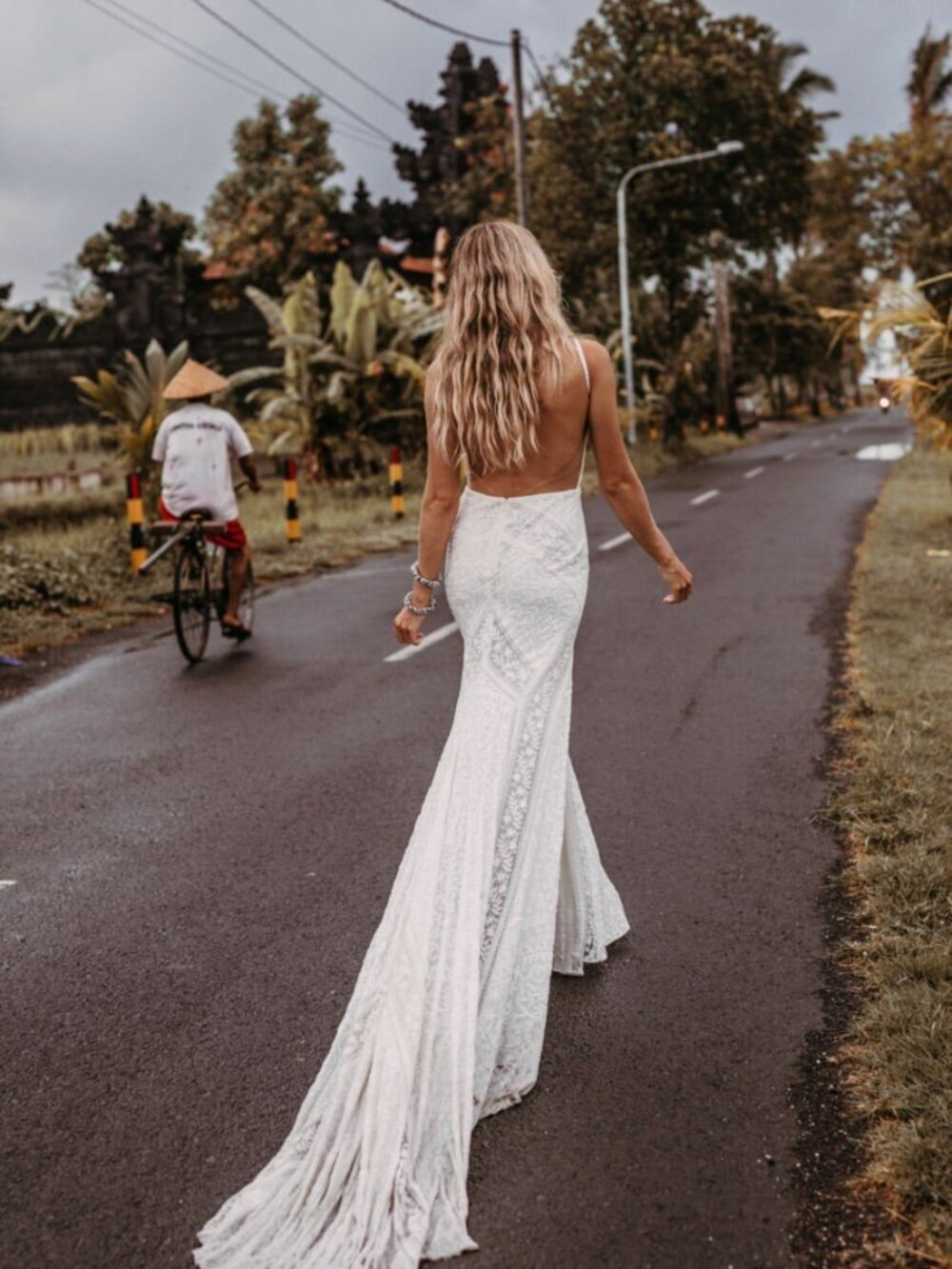 Rue De Siene Tulum Wedding Gown Size 10 - Picture 6 of 13